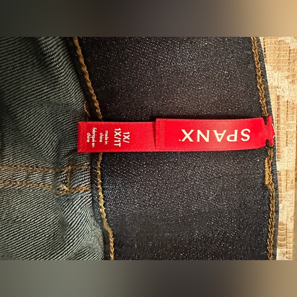 Women’s Flare Jean - Picture 4 of 6